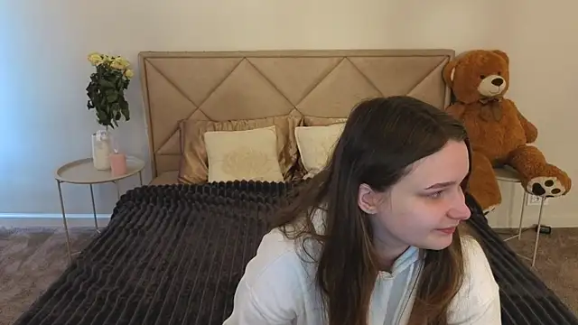 Snapshot of MagicPeachh_ chatting on 03/26/26, 06:55 MagicPeachh online show from 03/26/26, 06:55