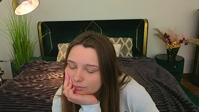 MagicPeachh  online show from 04/15/26, 05:57