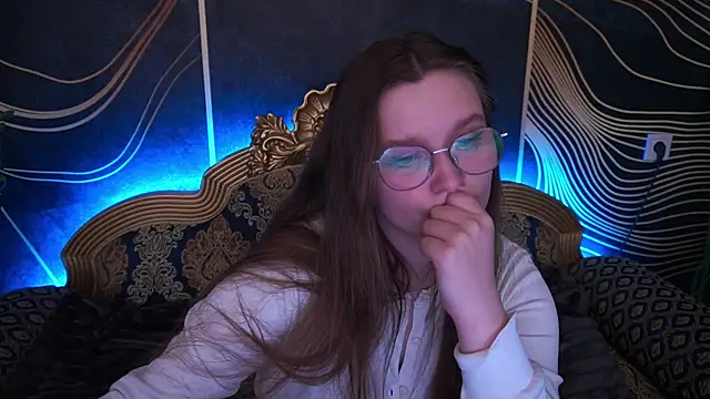 Snapshot of MagicPeachh_ chatting on 11/06/25, 01:37 MagicPeachh online show from 11/06/25, 01:37