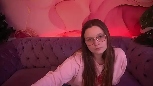 Snapshot of MagicPeachh_ chatting on 12/22/25, 01:33 MagicPeachh online show from 12/22/25, 01:33