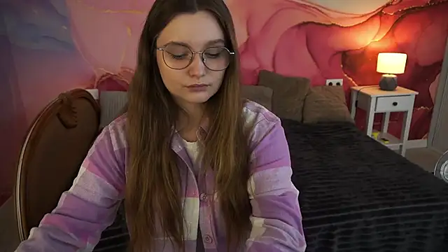 Snapshot of MagicPeachh_ chatting on 11/05/25, 01:25 MagicPeachh online show from 11/05/25, 01:25