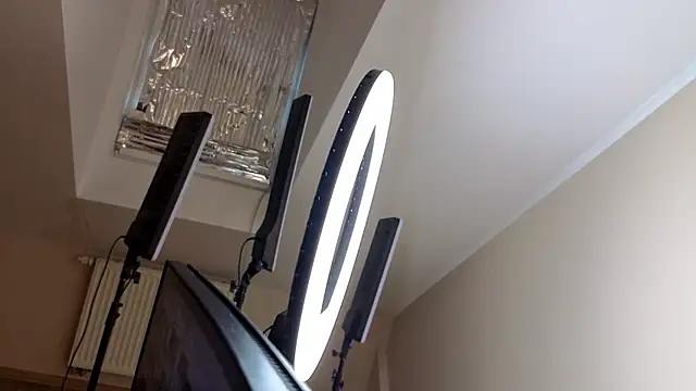 Snapshot of MagicPeachh_ chatting on 04/07/26, 01:02 MagicPeachh online show from 04/07/26, 01:02