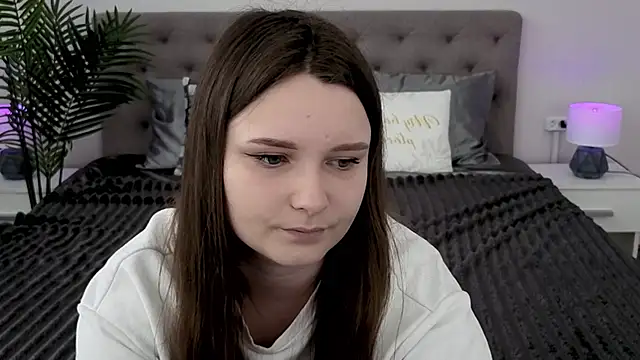 Snapshot of MagicPeachh_ chatting on 03/16/26, 07:23 MagicPeachh online show from 03/16/26, 07:23