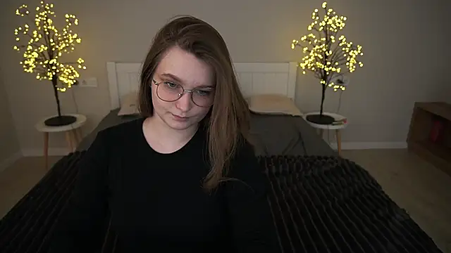 Snapshot of MagicPeachh_ chatting on 10/06/25, 12:39 MagicPeachh online show from 10/06/25, 12:39