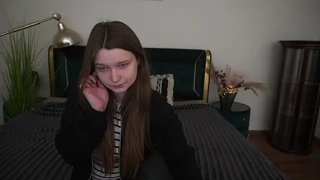 MagicPeachh  online show from 06/01/26, 06:13
