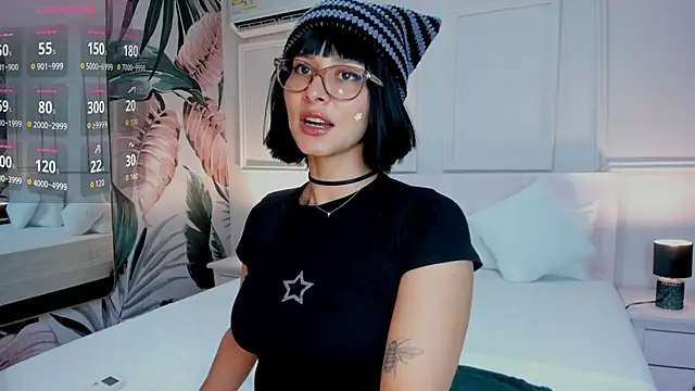 Ramona Flower online show from 11/18/25, 02:05