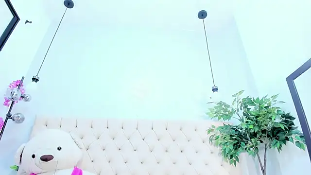 Snapshot of Victoria_Coleman chatting on 11/08/25, 07:50 Victoria Coleman online show from 11/08/25, 07:50