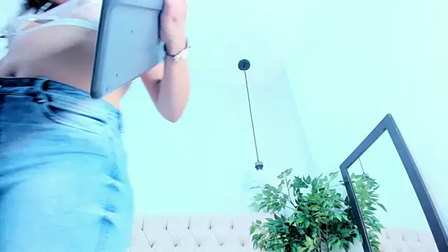 Snapshot of Victoria_Coleman chatting on 11/06/25, 07:29 Victoria Coleman online show from 11/06/25, 07:29