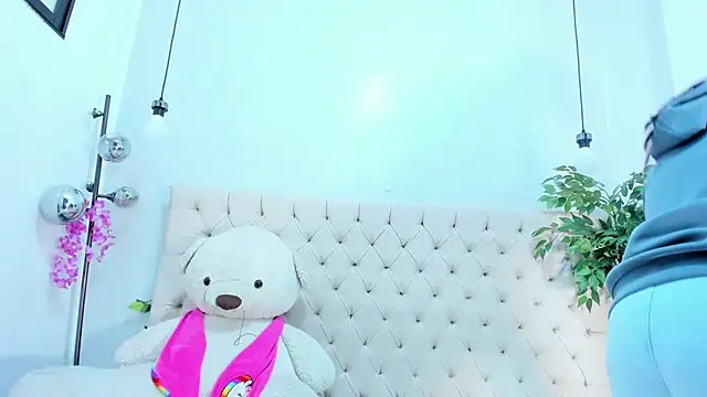 Snapshot of Victoria_Coleman chatting on 12/05/25, 08:17 Victoria Coleman online show from 12/05/25, 08:17