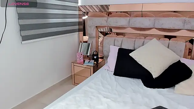 Snapshot of CamiiLovers chatting on 02/10/25, 09:15 CamiiLovers online show from 02/10/25, 09:15