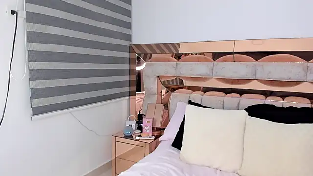 Snapshot of CamiiLovers chatting on 10/04/25, 01:51 CamiiLovers online show from 10/04/25, 01:51