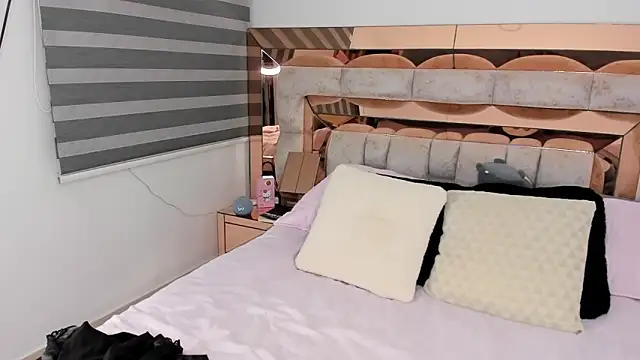 Snapshot of CamiiLovers chatting on 09/11/25, 12:43 CamiiLovers online show from 09/11/25, 12:43