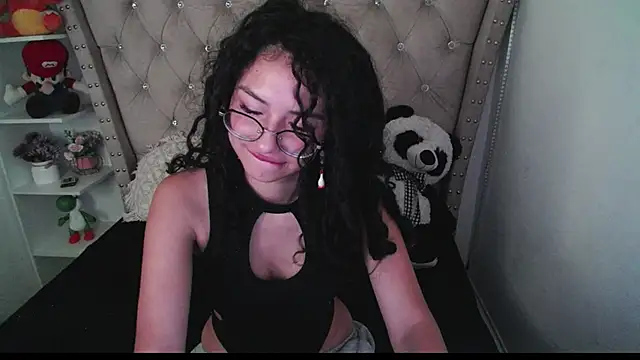 Snapshot of CherieCurl chatting on 09/21/25, 04:23 CherieCurl online show from 09/21/25, 04:23