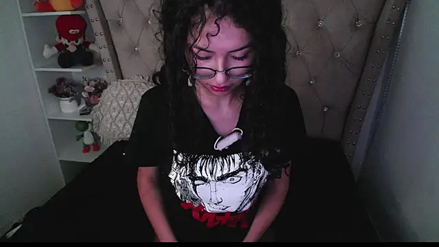 Snapshot of CherieCurl chatting on 09/28/25, 05:20 CherieCurl online show from 09/28/25, 05:20