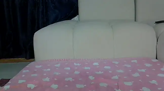 Snapshot of prettycheeky chatting on 02/18/25, 08:03 prettycheeky online show from 02/18/25, 08:03