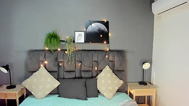 Snapshot of LilithSmith_ chatting on 11/15/25, 11:36 LilithSmith online show from 11/15/25, 11:36