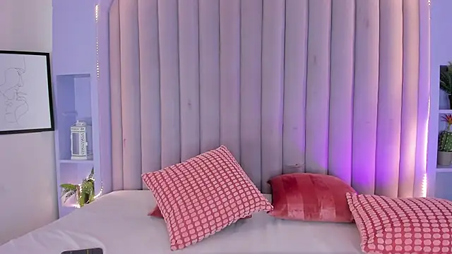 Snapshot of LilithSmith_ chatting on 11/19/25, 11:43 LilithSmith online show from 11/19/25, 11:43