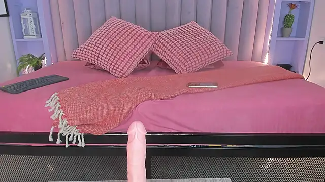 Snapshot of LilithSmith_ chatting on 11/08/25, 11:47 LilithSmith online show from 11/08/25, 11:47