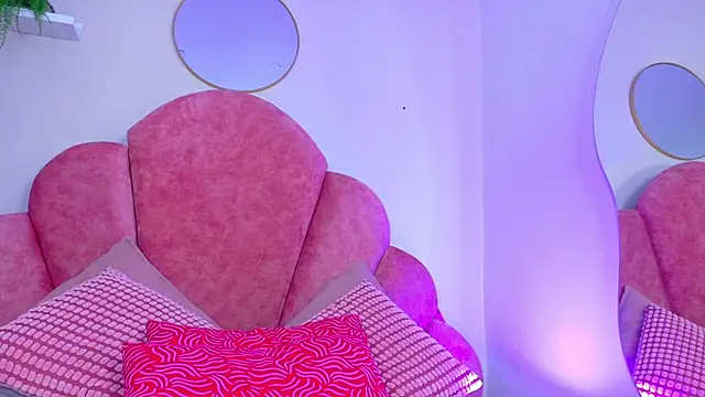 Snapshot of LilithSmith_ chatting on 11/17/25, 11:36 LilithSmith online show from 11/17/25, 11:36