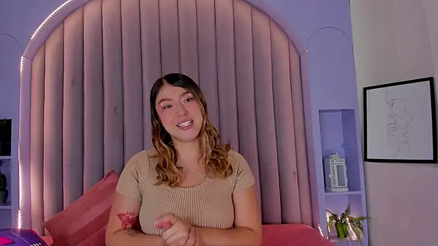 Snapshot of LilithSmith_ chatting on 11/29/25, 11:43 LilithSmith online show from 11/29/25, 11:43