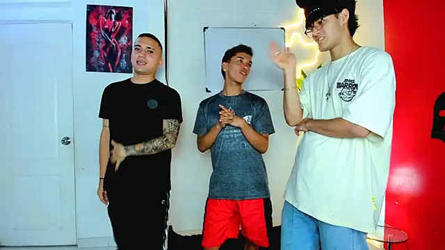 Snapshot of oversizedxguys chatting on 04/10/26, 03:13 oversizedxguys online show from 04/10/26, 03:13