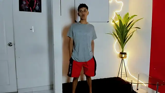 Snapshot of oversizedxguys chatting on 04/12/26, 01:20 oversizedxguys online show from 04/12/26, 01:20