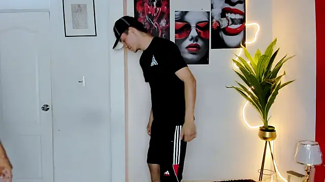 Snapshot of oversizedxguys chatting on 04/14/26, 01:21 oversizedxguys online show from 04/14/26, 01:21