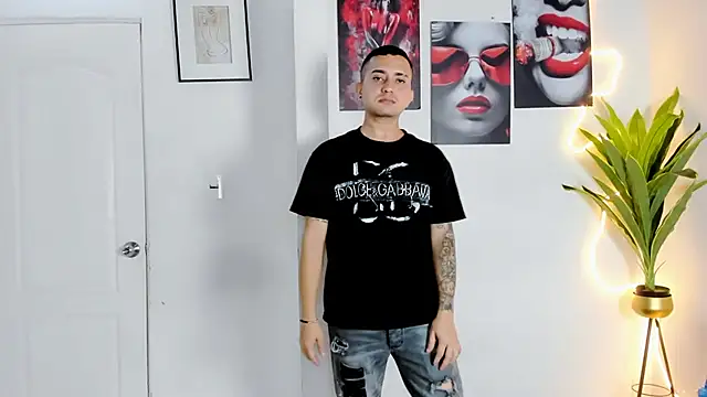 Snapshot of oversizedxguys chatting on 04/13/26, 01:20 oversizedxguys online show from 04/13/26, 01:20