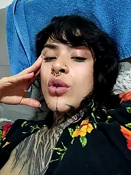 taaylor33 online show from 11/20/25, 06:03