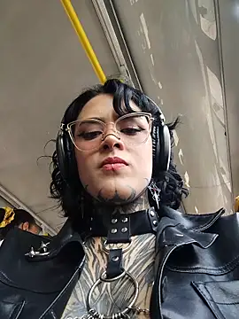 Snapshot of taaylor33 chatting on 03/04/26, 03:31 taaylor33 online show from 03/04/26, 03:31