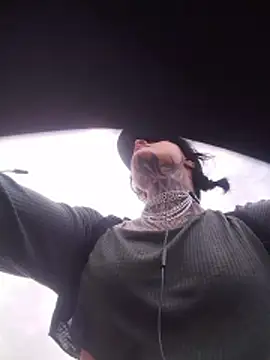 taaylor33 online show from 04/18/26, 08:09