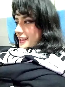 taaylor33 online show from 11/14/25, 05:11