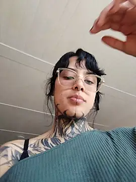 taaylor33 online show from 05/14/26, 06:49