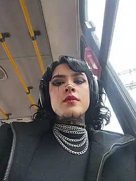 taaylor33 online show from 04/17/26, 09:50