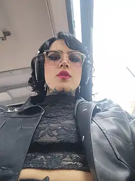 taaylor33 online show from 04/23/26, 08:21