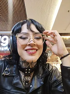 taaylor33 online show from 05/15/26, 11:47