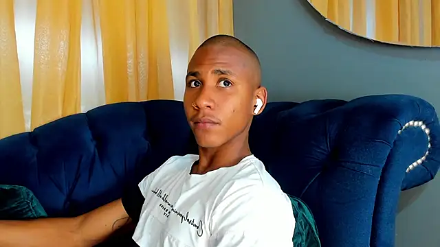 Snapshot of Ethan_Fox11 chatting on 03/07/25, 01:51 Ethan Fox11 online show from 03/07/25, 01:51