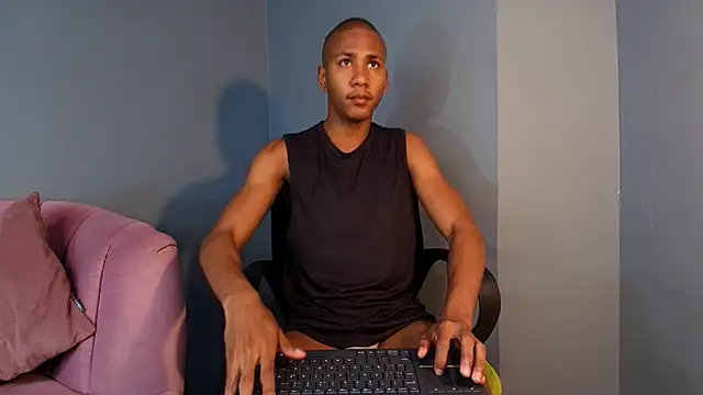 Snapshot of Ethan_Fox11 chatting on 02/28/25, 02:09 Ethan Fox11 online show from 02/28/25, 02:09