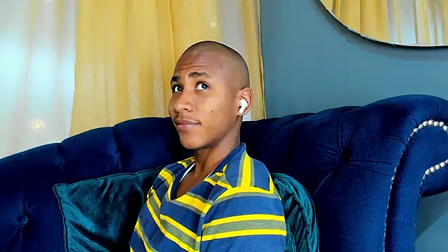 Snapshot of Ethan_Fox11 chatting on 03/13/25, 02:12 Ethan Fox11 online show from 03/13/25, 02:12