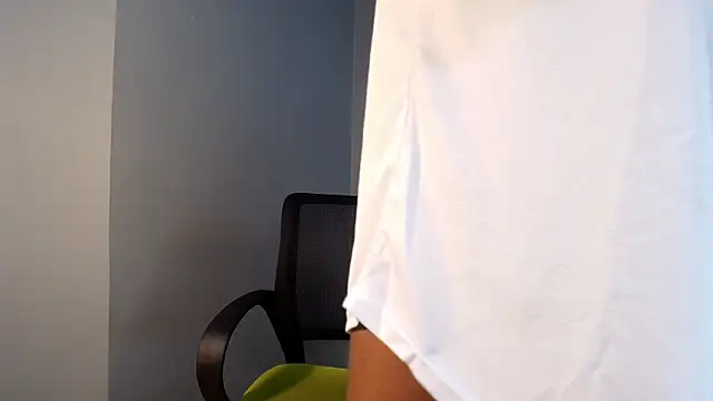 Snapshot of Ethan_Fox11 chatting on 02/19/25, 02:11 Ethan Fox11 online show from 02/19/25, 02:11