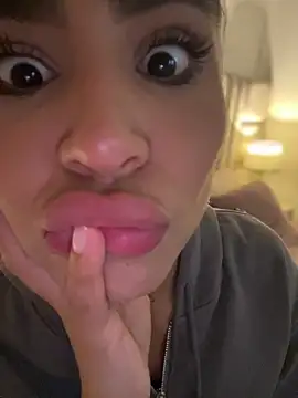 HaileyBaldwin online show from 02/27/25, 05:29