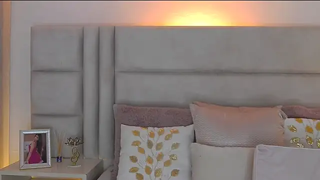 HaileyBaldwin online show from 01/13/25, 09:20