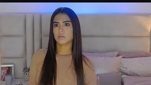 HaileyBaldwin online show from 02/02/25, 08:19