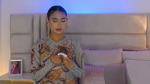 HaileyBaldwin online show from 02/04/25, 10:02