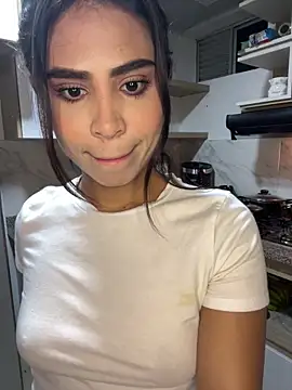 HaileyBaldwin online show from 01/31/25, 02:26