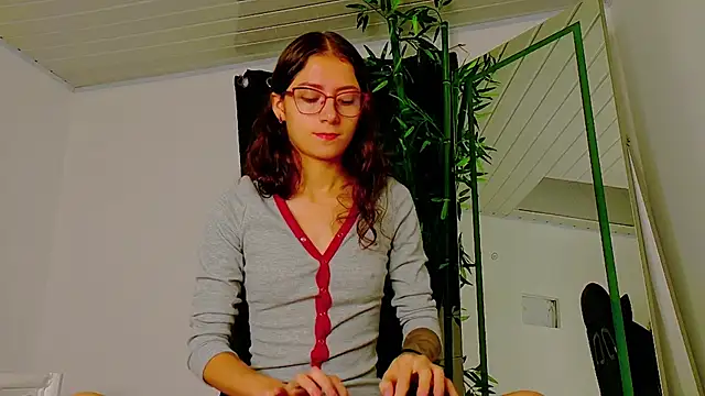 Snapshot of scarlet-jonesx chatting on 11/14/25, 12:14 scarlet-jonesx online show from 11/14/25, 12:14