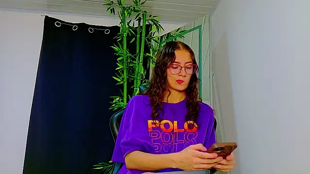 Snapshot of scarlet-jonesx chatting on 11/24/25, 04:34 scarlet-jonesx online show from 11/24/25, 04:34