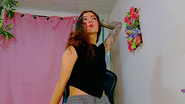 scarlet-jonesx online show from 04/30/26, 05:47