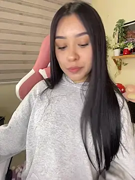 Snapshot of Starliee__ chatting on 04/15/26, 12:38 Starliee online show from 04/15/26, 12:38