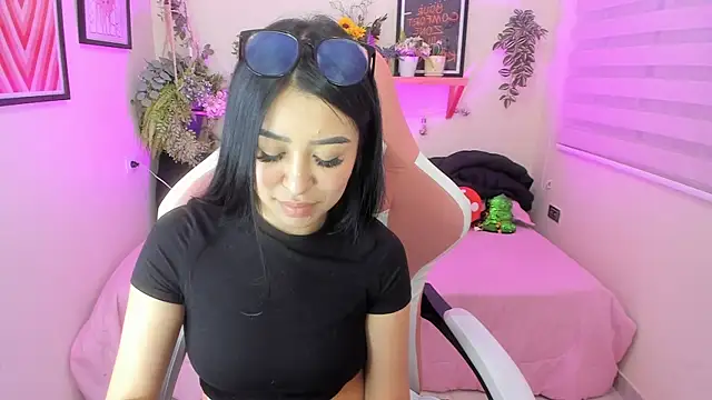 Starliee   online show from 09/18/25, 11:52